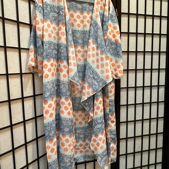 lulaRoe Kimono Large flowy & feminine slightly sheer lightweight fabric - Picture 3 of 8